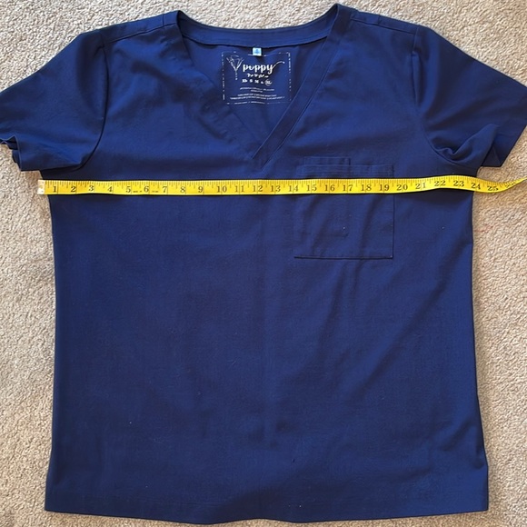 Ladies scrubs - Picture 2 of 5